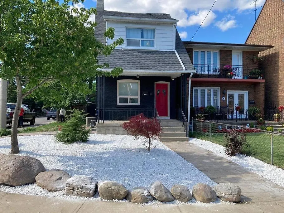 Cheerful 3Bdm Home With Free Parking On Premises Toronto
