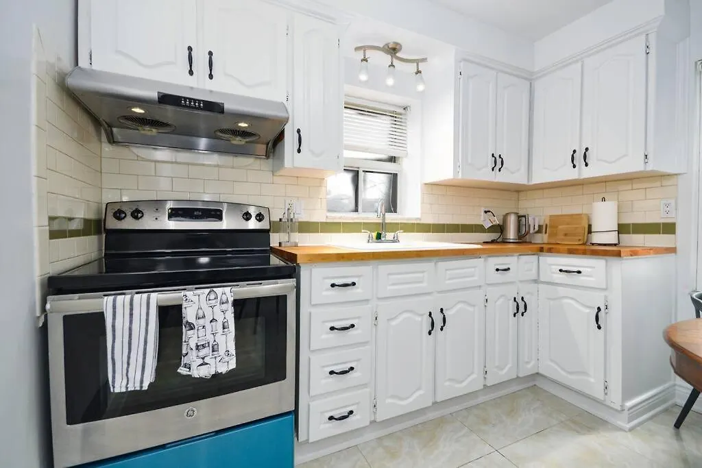 Holiday home Cheerful 3Bdm Home With Free Parking On Premises Toronto