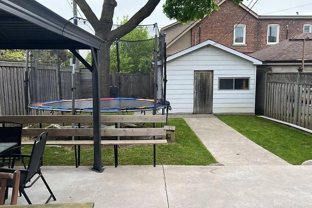 Cheerful 3Bdm Home With Free Parking On Premises Toronto Canada