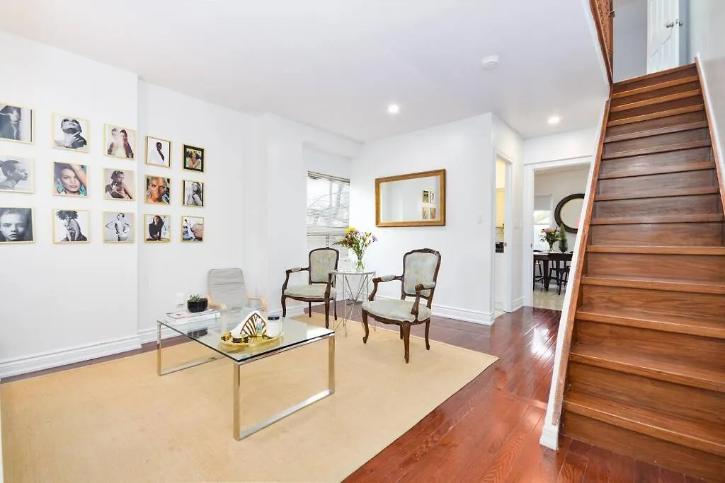 Cheerful 3Bdm Home With Free Parking On Premises Toronto Canada