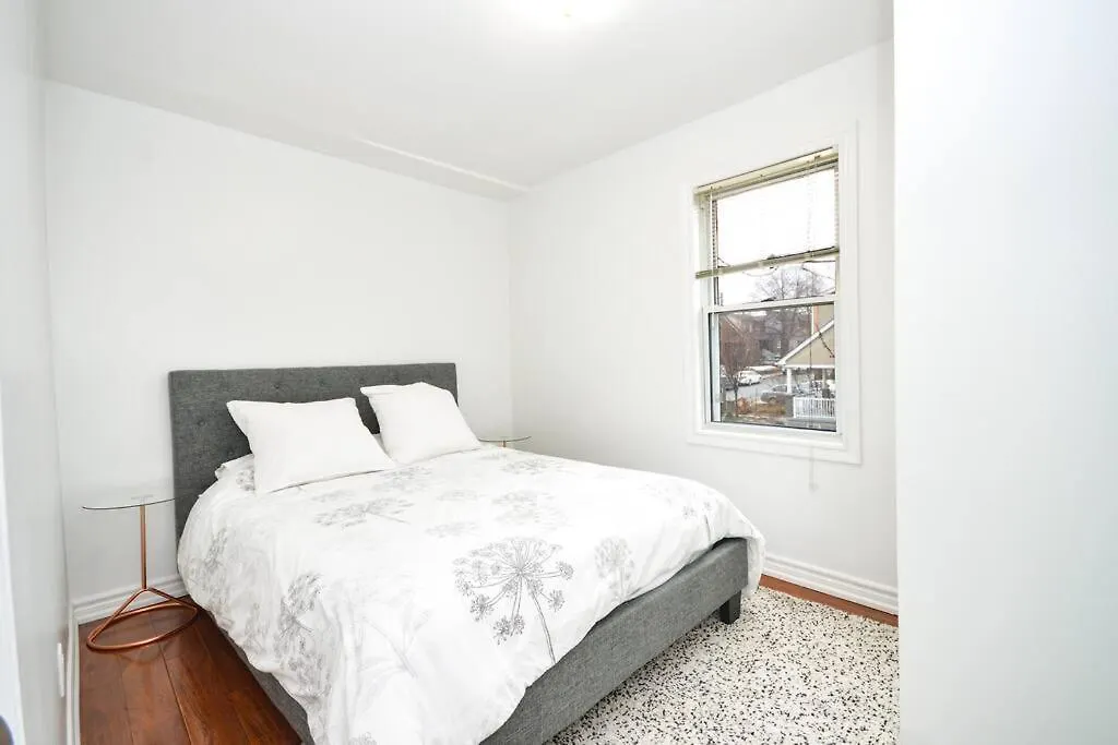 Cheerful 3Bdm Home With Free Parking On Premises Toronto 0*,