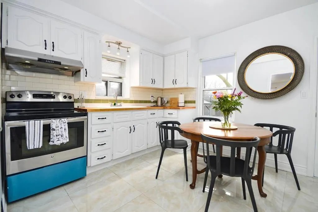 Holiday home Cheerful 3Bdm Home With Free Parking On Premises Toronto Canada