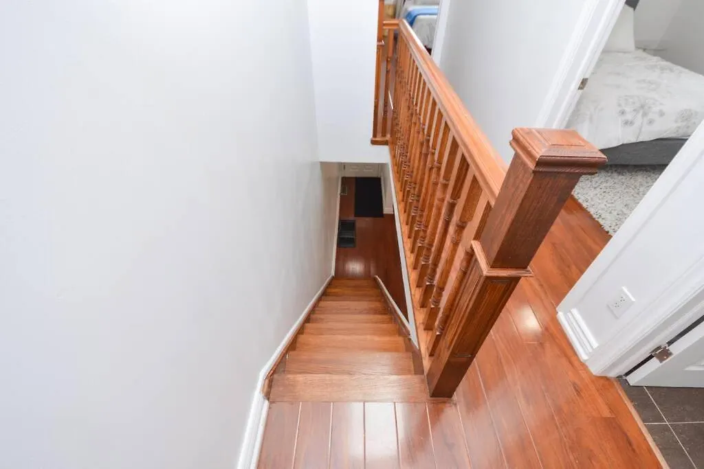 Cheerful 3Bdm Home With Free Parking On Premises Toronto Holiday home