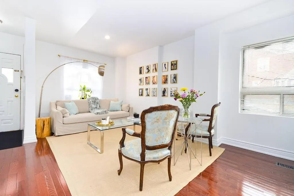 Cheerful 3Bdm Home With Free Parking On Premises Toronto 0*,  Canada