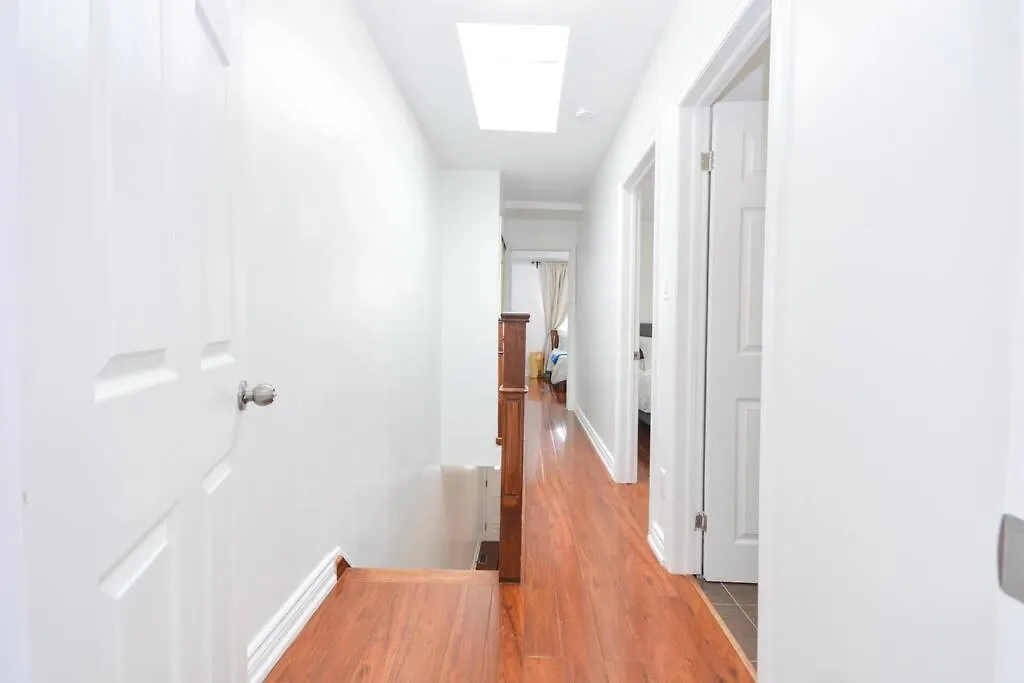 Cheerful 3Bdm Home With Free Parking On Premises Toronto