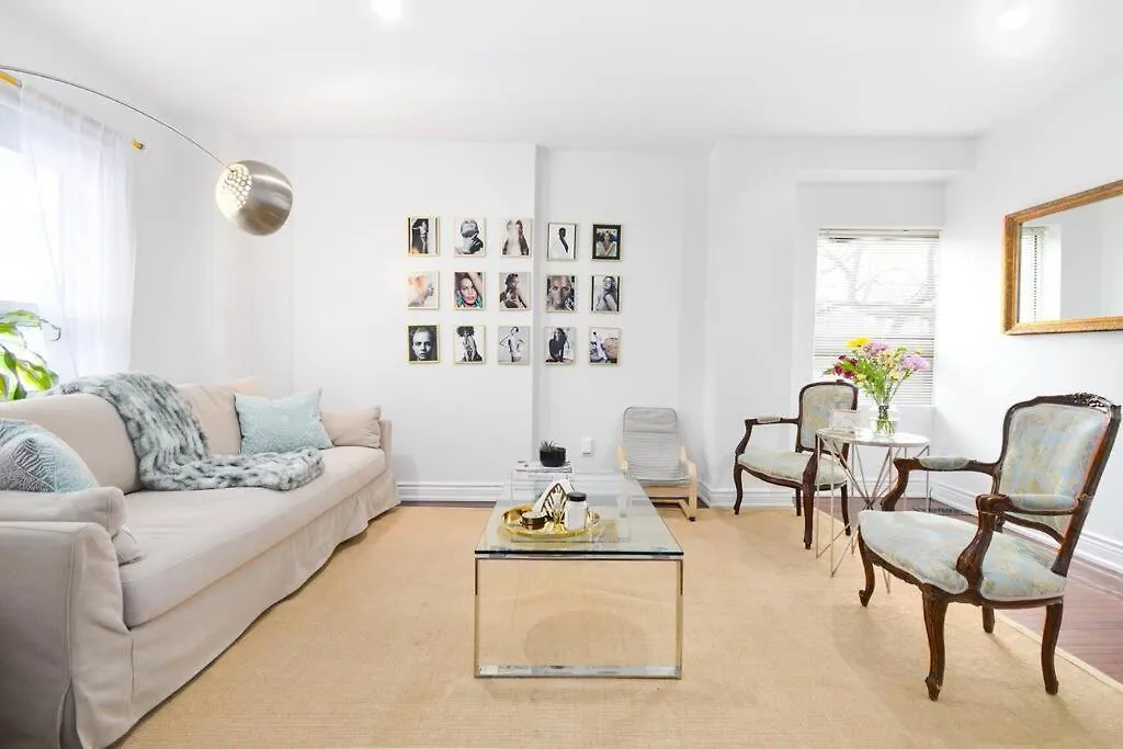 Cheerful 3Bdm Home With Free Parking On Premises Toronto Holiday home